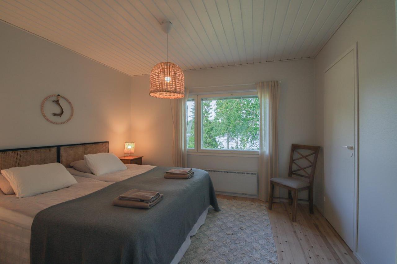 Lakeside Holiday Chalet *